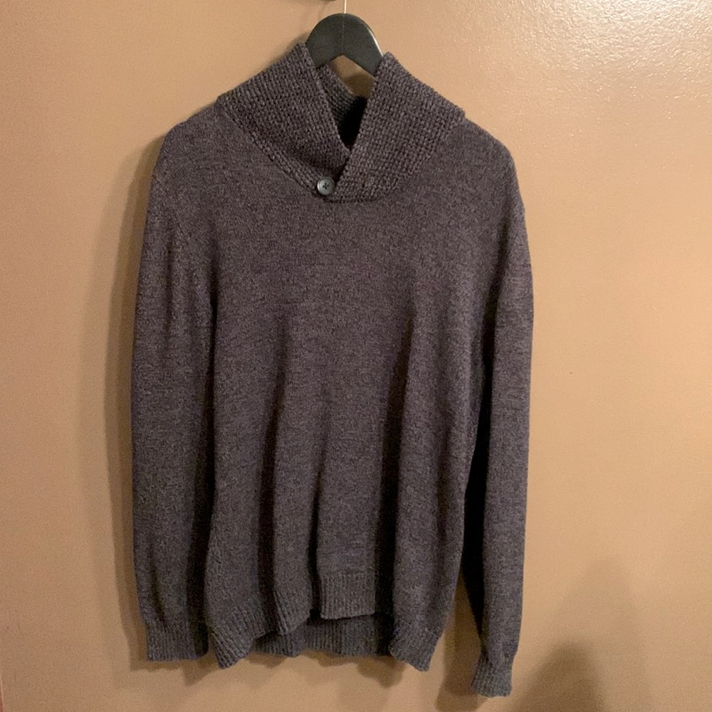 Mens greatnorthwest clothing company sweater.